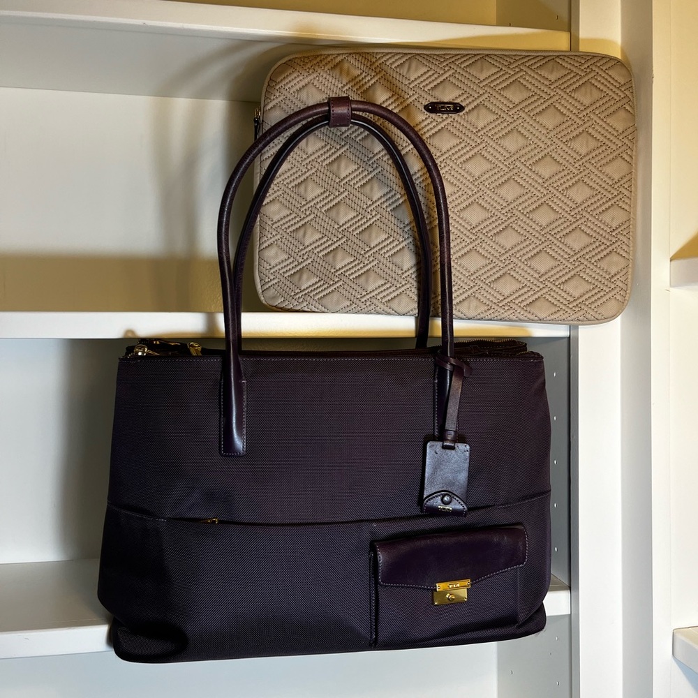 Tumi - women’s computer, travel bag, mini organizing pockets excellent condition